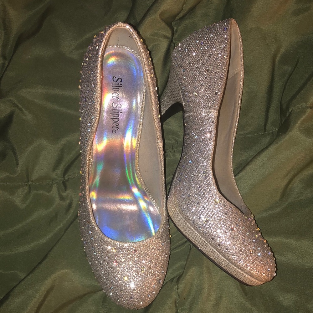 🚫SOLD🚫Bling heels-NEW!